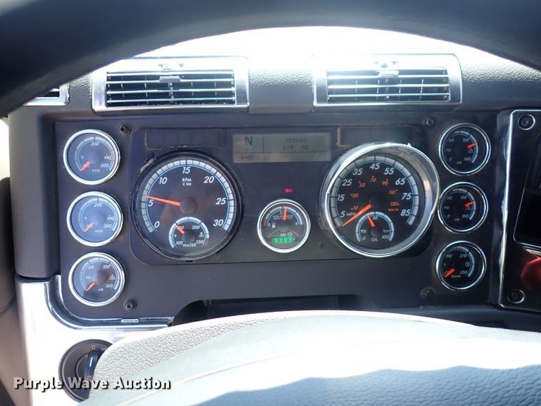 image for item DI1978 2016 Freightliner Cascadia  semi truck