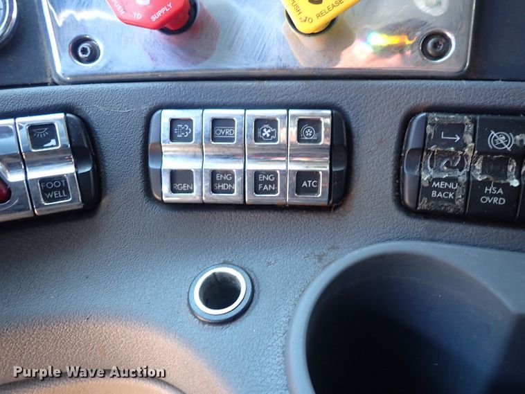 image for item DI1978 2016 Freightliner Cascadia  semi truck