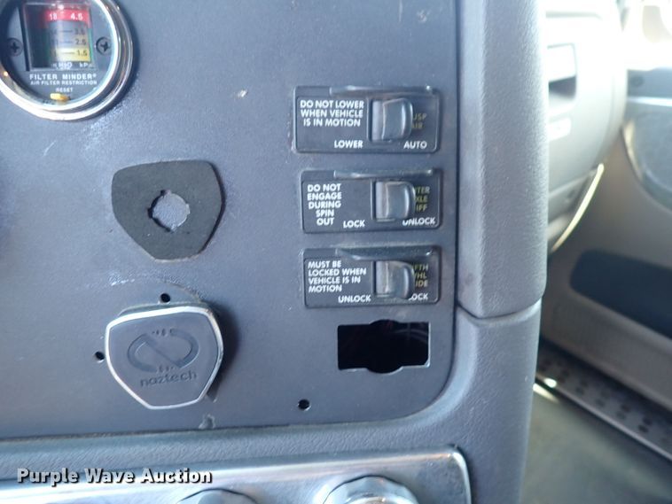 image for item DI1978 2016 Freightliner Cascadia  semi truck