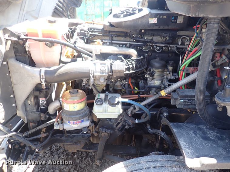 image for item DI1978 2016 Freightliner Cascadia  semi truck