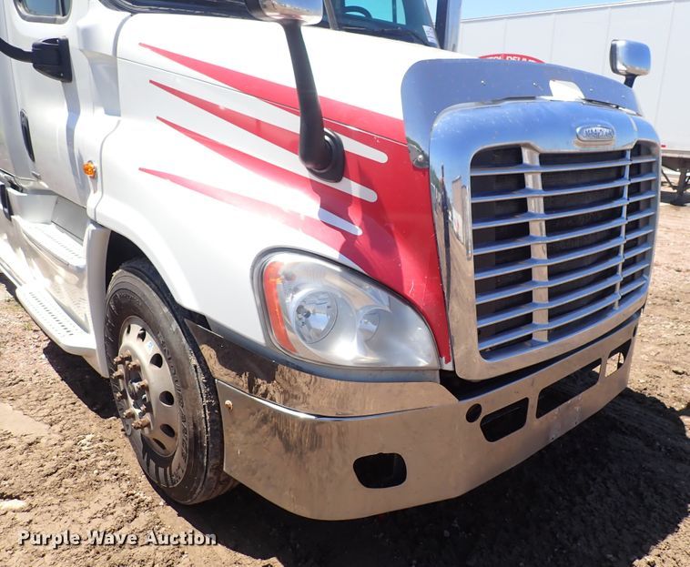 image for item DI1978 2016 Freightliner Cascadia  semi truck