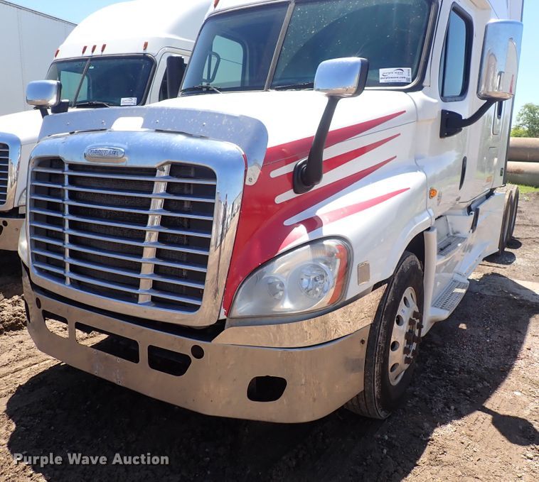 image for item DI1978 2016 Freightliner Cascadia  semi truck