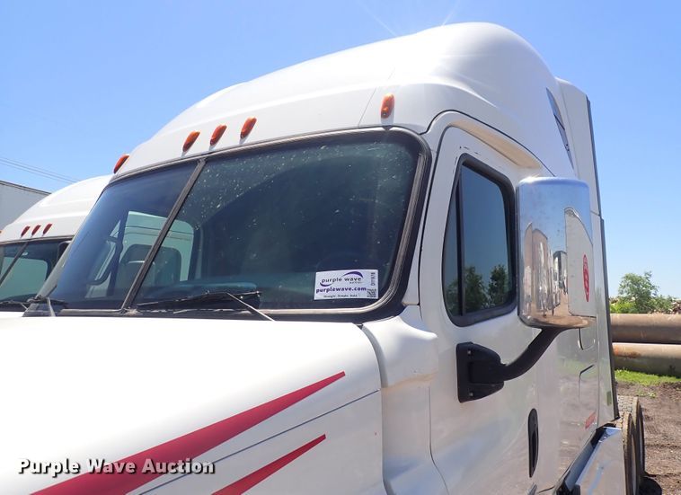 image for item DI1978 2016 Freightliner Cascadia  semi truck