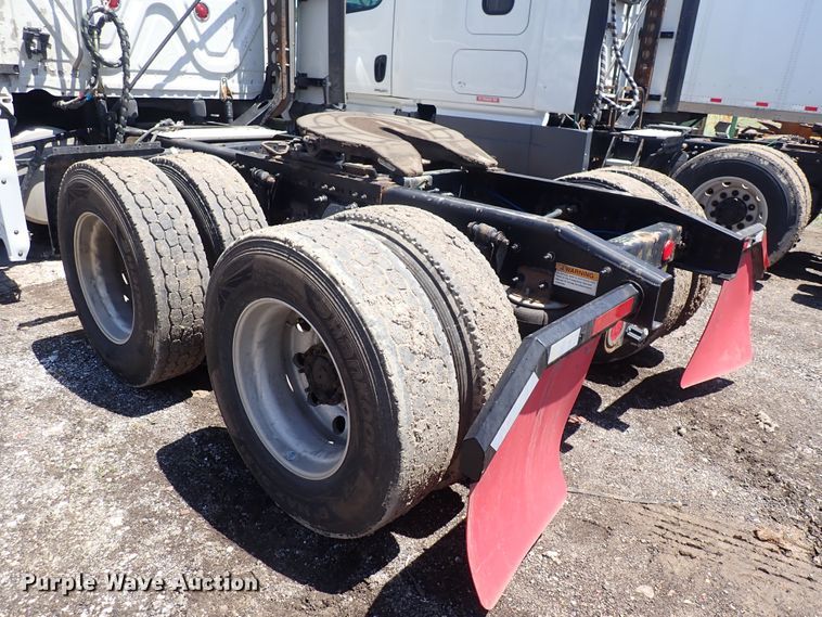 image for item DI1978 2016 Freightliner Cascadia  semi truck