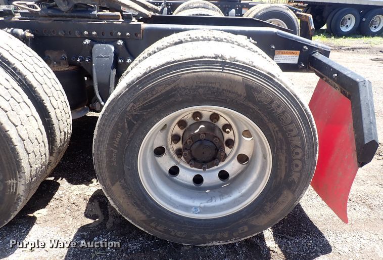 image for item DI1978 2016 Freightliner Cascadia  semi truck