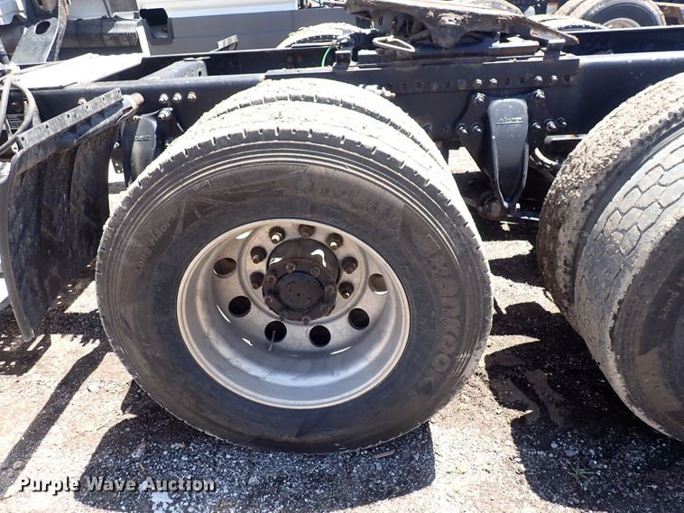 image for item DI1978 2016 Freightliner Cascadia  semi truck