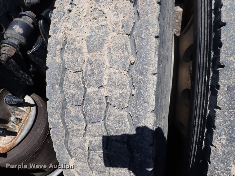 image for item DI1978 2016 Freightliner Cascadia  semi truck