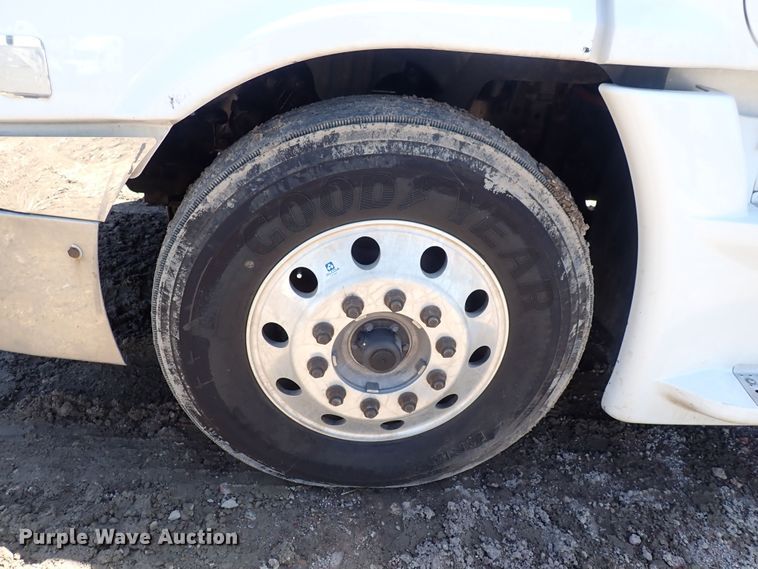 image for item DI1978 2016 Freightliner Cascadia  semi truck