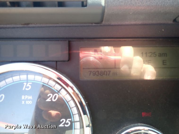 image for item DI1985 2016 Freightliner Cascadia  semi truck