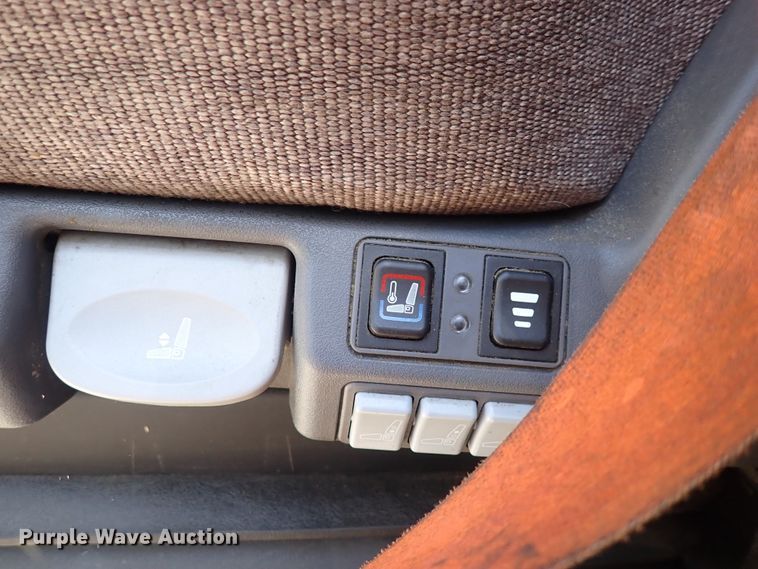 image for item DI1985 2016 Freightliner Cascadia  semi truck