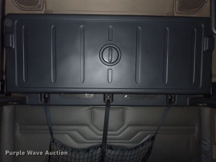 image for item DI1985 2016 Freightliner Cascadia  semi truck