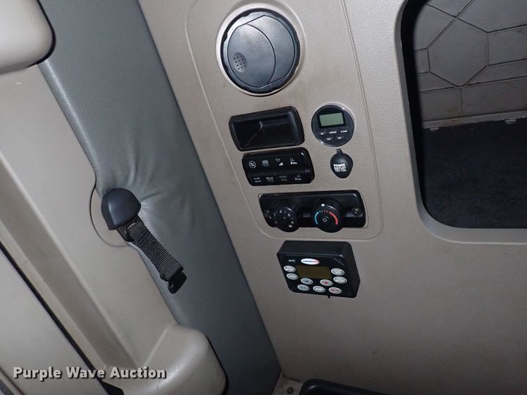 image for item DI1985 2016 Freightliner Cascadia  semi truck