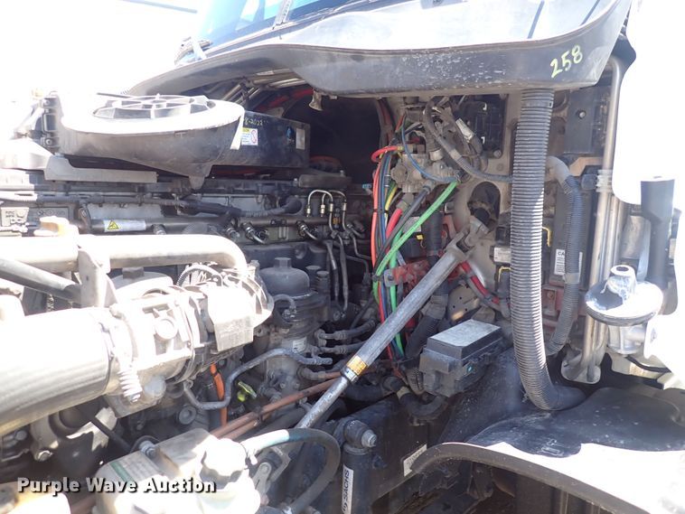 image for item DI1985 2016 Freightliner Cascadia  semi truck