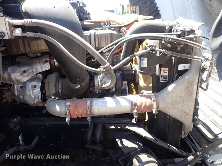 image for item DI1985 2016 Freightliner Cascadia  semi truck