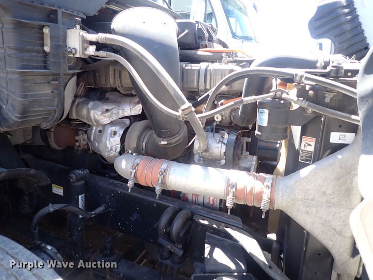 image for item DI1985 2016 Freightliner Cascadia  semi truck