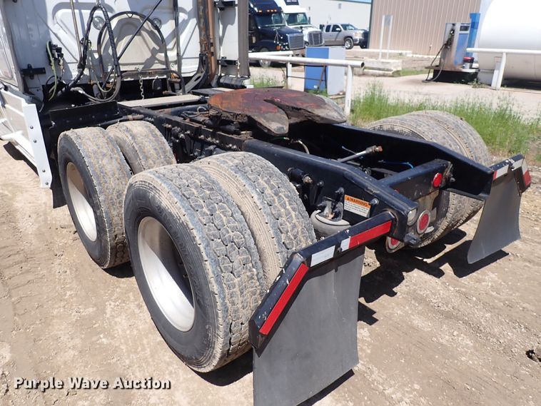 image for item DI1985 2016 Freightliner Cascadia  semi truck