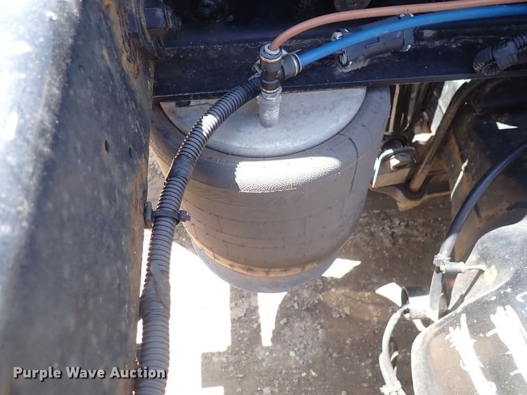 image for item DI1985 2016 Freightliner Cascadia  semi truck