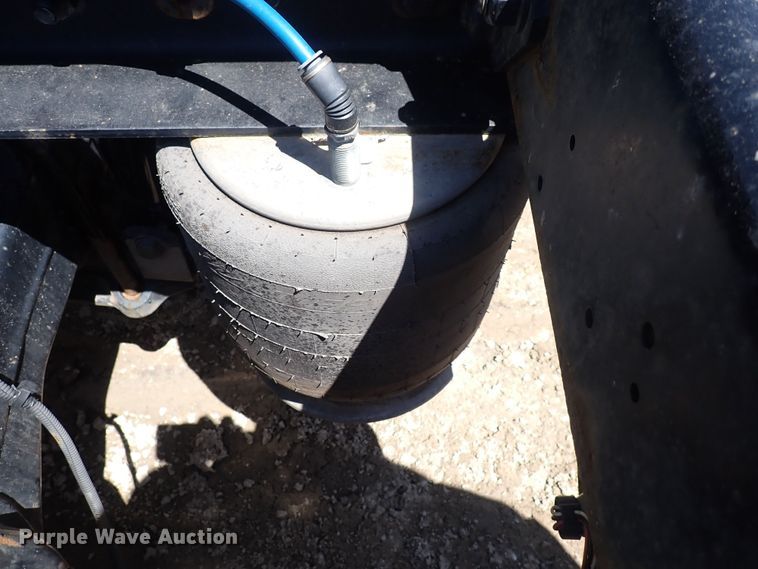 image for item DI1985 2016 Freightliner Cascadia  semi truck