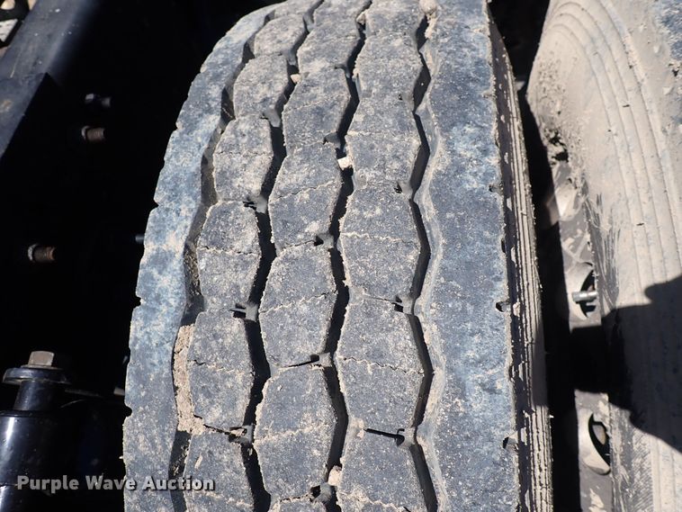 image for item DI1985 2016 Freightliner Cascadia  semi truck