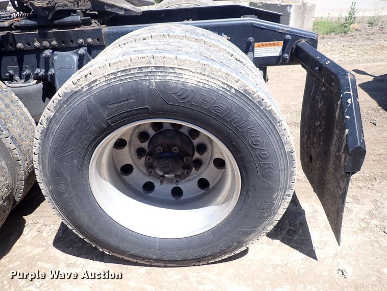 image for item DI1985 2016 Freightliner Cascadia  semi truck