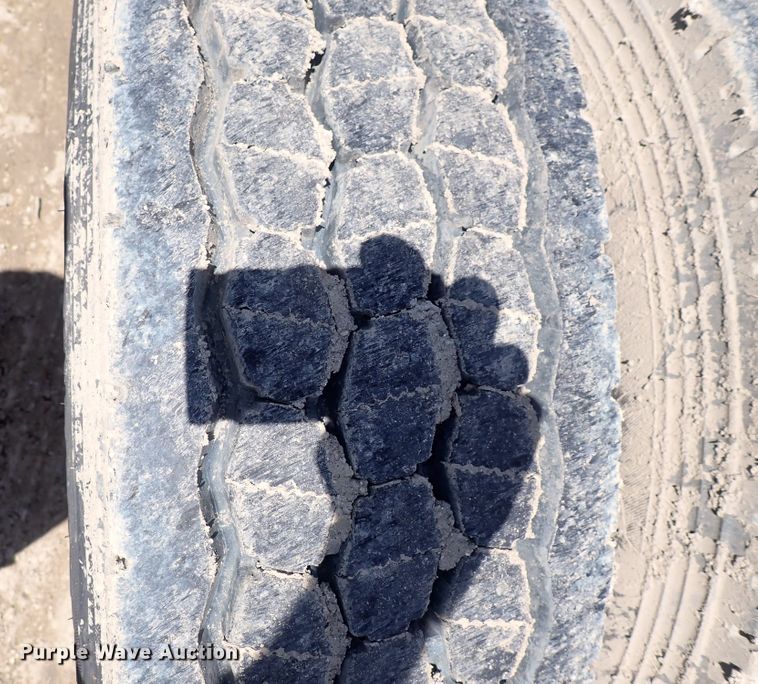 image for item DI1985 2016 Freightliner Cascadia  semi truck