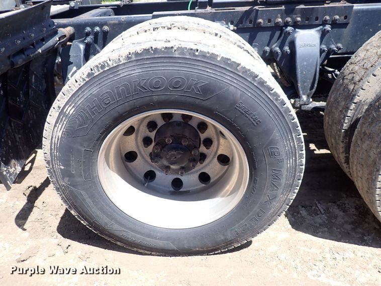 image for item DI1985 2016 Freightliner Cascadia  semi truck