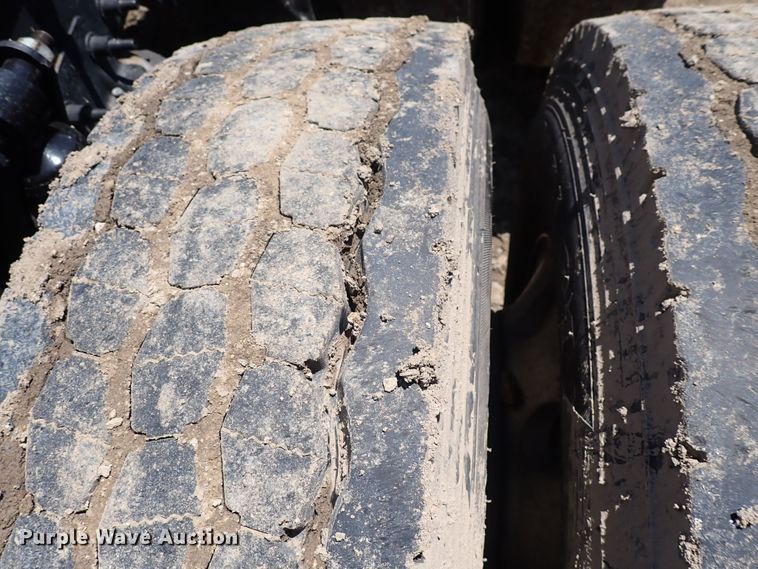 image for item DI1985 2016 Freightliner Cascadia  semi truck