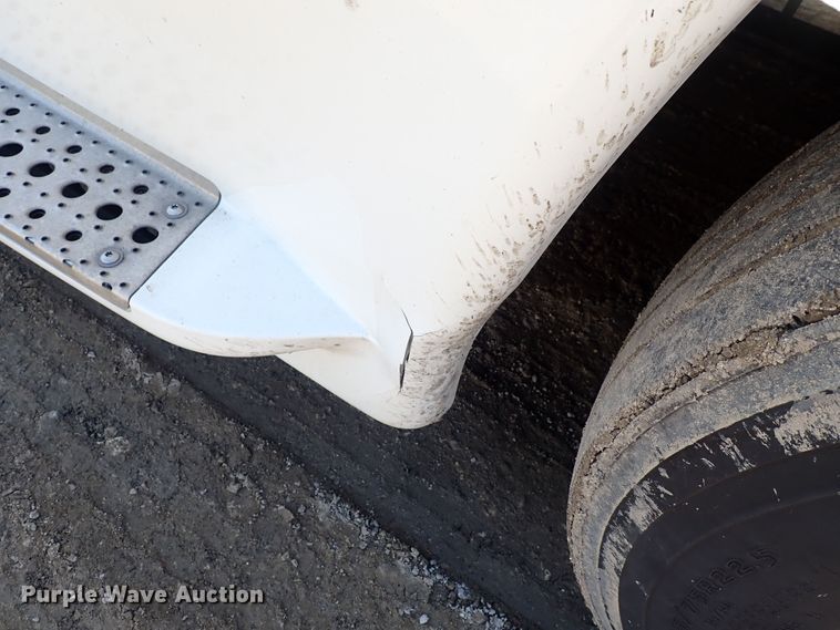 image for item DI1985 2016 Freightliner Cascadia  semi truck