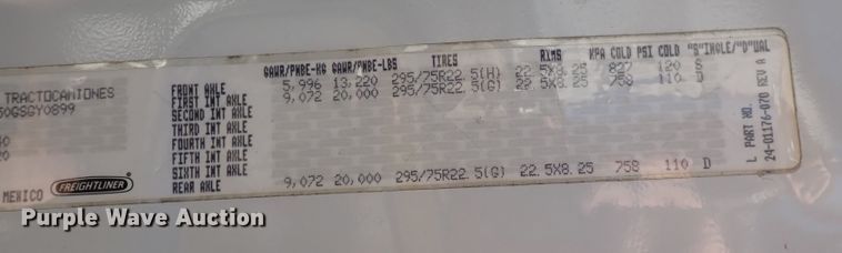 image for item DI1985 2016 Freightliner Cascadia  semi truck