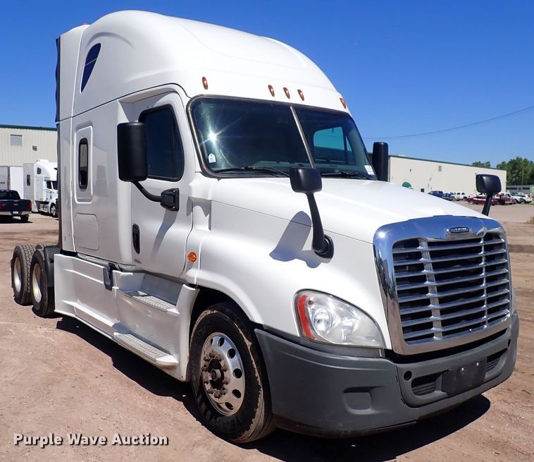image for item DI1986 2016 Freightliner Cascadia  semi truck