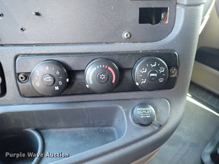 image for item DI1986 2016 Freightliner Cascadia  semi truck