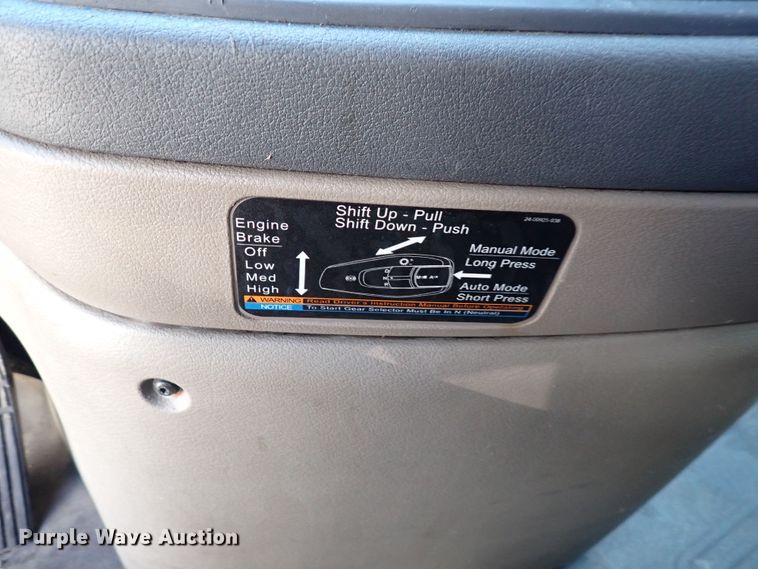 image for item DI1986 2016 Freightliner Cascadia  semi truck