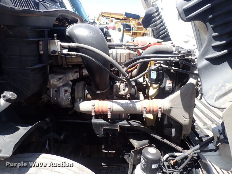 image for item DI1986 2016 Freightliner Cascadia  semi truck