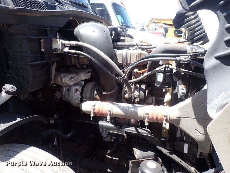 image for item DI1986 2016 Freightliner Cascadia  semi truck