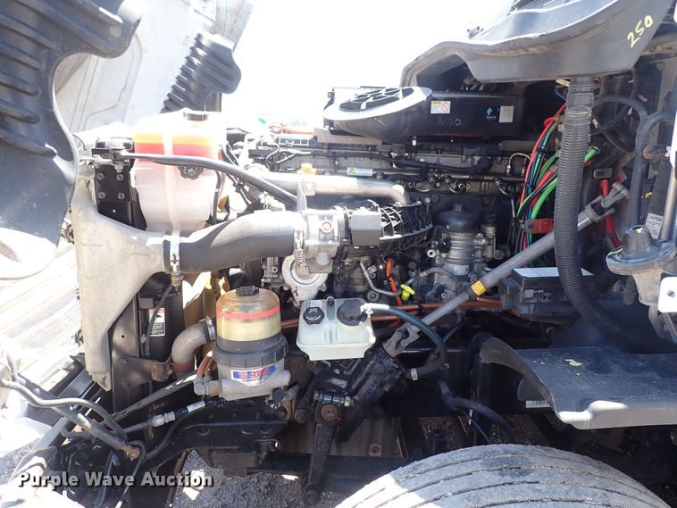 image for item DI1986 2016 Freightliner Cascadia  semi truck