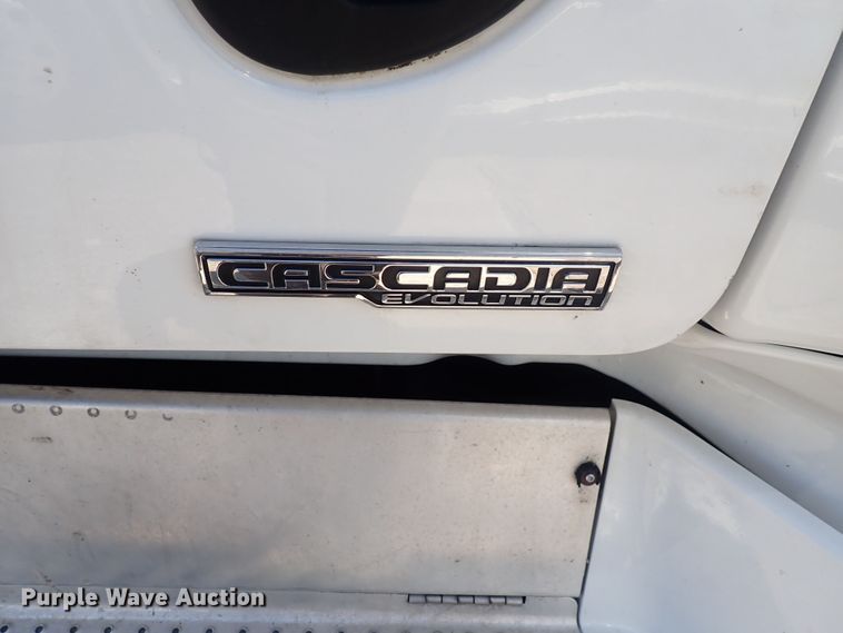 image for item DI1986 2016 Freightliner Cascadia  semi truck