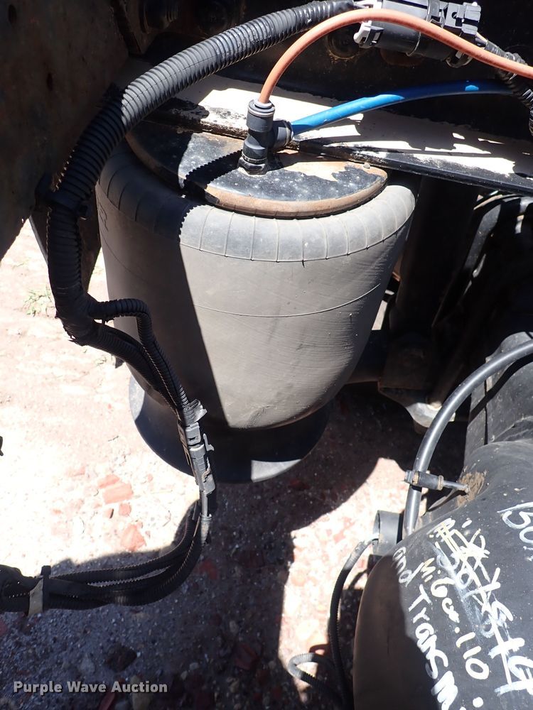 image for item DI1986 2016 Freightliner Cascadia  semi truck