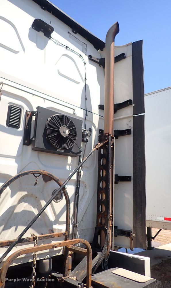 image for item DI1986 2016 Freightliner Cascadia  semi truck