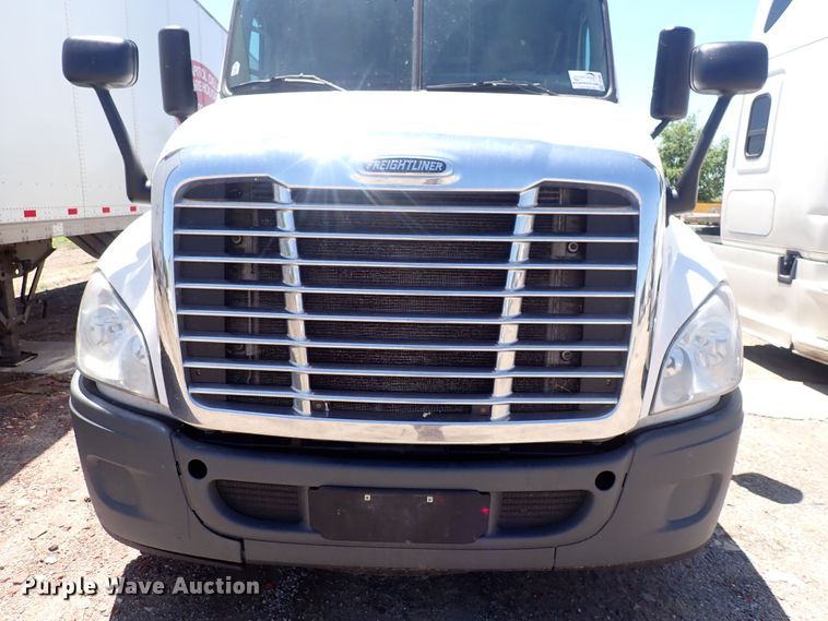 image for item DI1986 2016 Freightliner Cascadia  semi truck