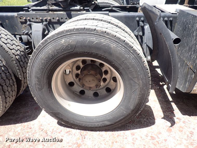 image for item DI1986 2016 Freightliner Cascadia  semi truck