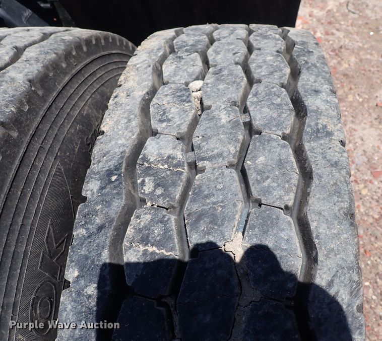 image for item DI1986 2016 Freightliner Cascadia  semi truck