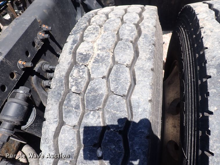 image for item DI1986 2016 Freightliner Cascadia  semi truck