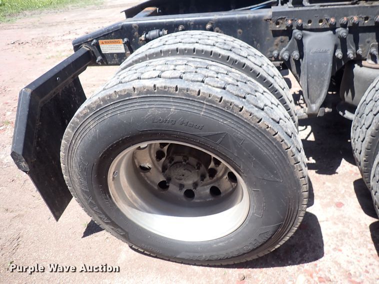 image for item DI1986 2016 Freightliner Cascadia  semi truck