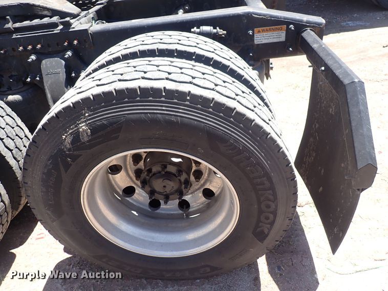 image for item DI1986 2016 Freightliner Cascadia  semi truck