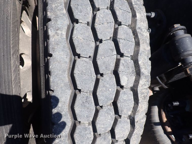 image for item DI1986 2016 Freightliner Cascadia  semi truck