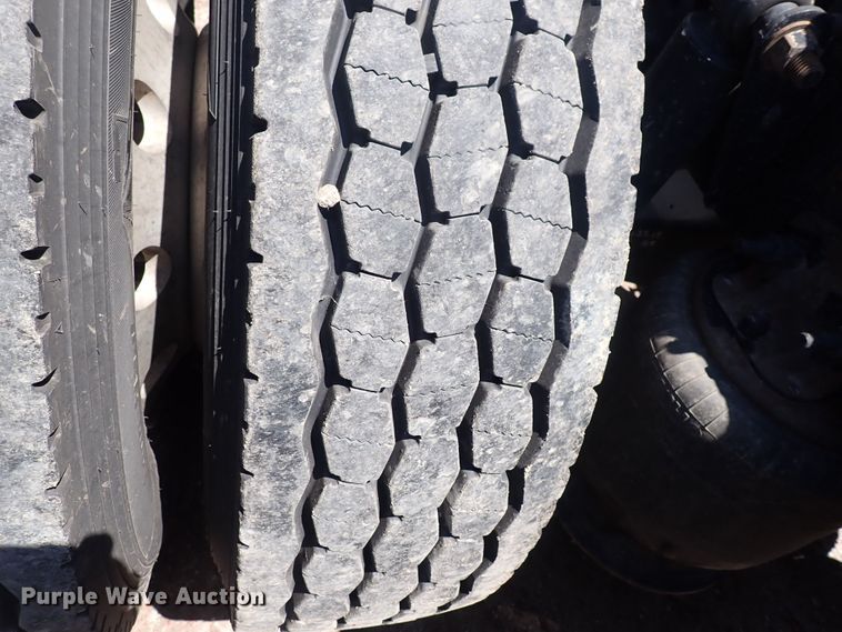 image for item DI1986 2016 Freightliner Cascadia  semi truck