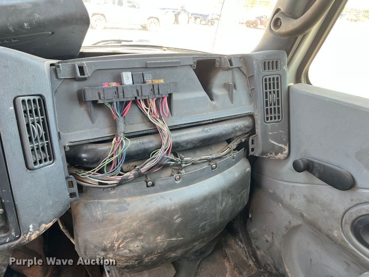 image for item DJ7742 2007 International 4300 SBA  flatbed truck