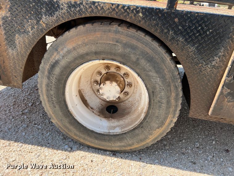 image for item DJ7742 2007 International 4300 SBA  flatbed truck