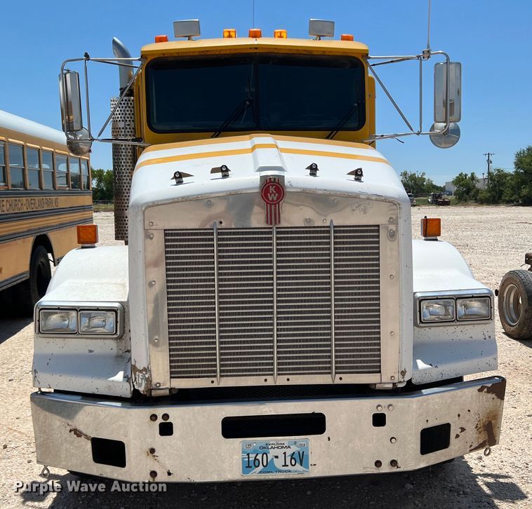 image for item DJ7743 1988 Kenworth  semi truck