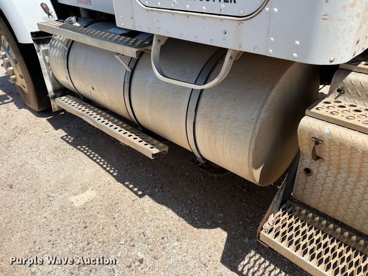 image for item DJ7743 1988 Kenworth  semi truck
